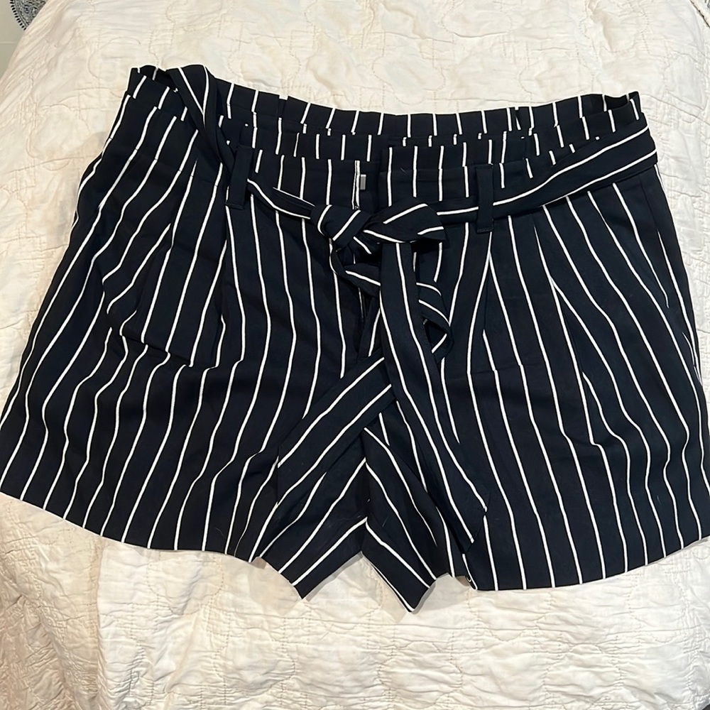 Banana Republic Shorts - New without tags